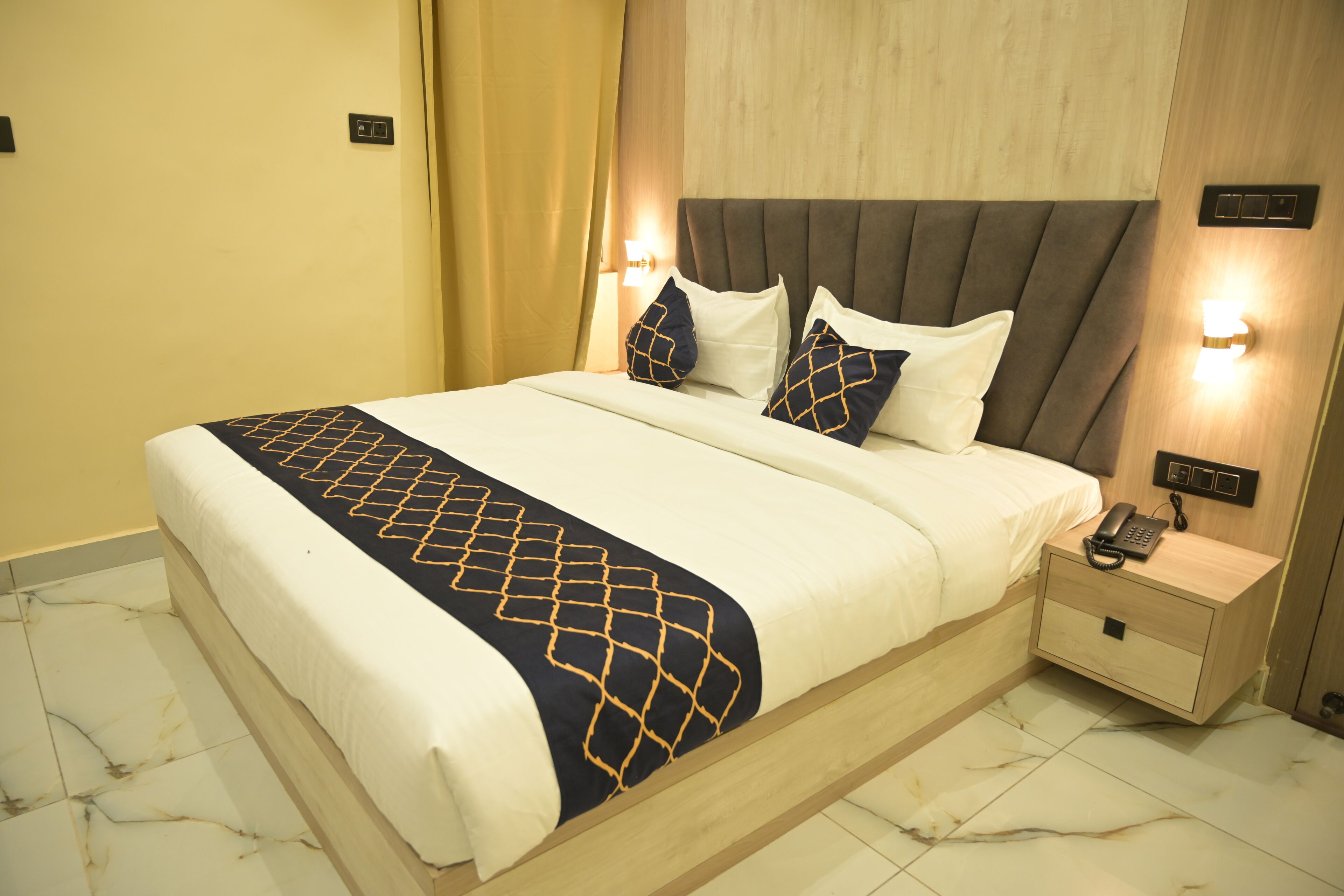 Deluxe Double Room | Premium bedding, in-room safe, laptop workspace, WiFi (free)