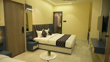 Family Double or Twin Room, Balcony | In-room safe, laptop workspace, WiFi (free)