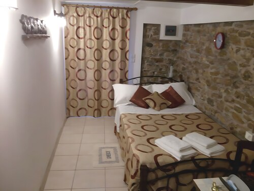 Casa Lela 3 – Traditional Stone Studio 8m from the Sea