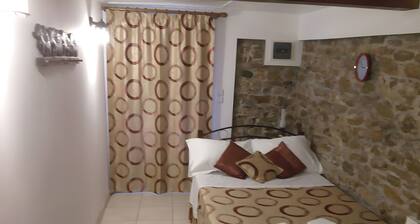Casa Lela 3 – Traditional Stone Studio 8m from the Sea