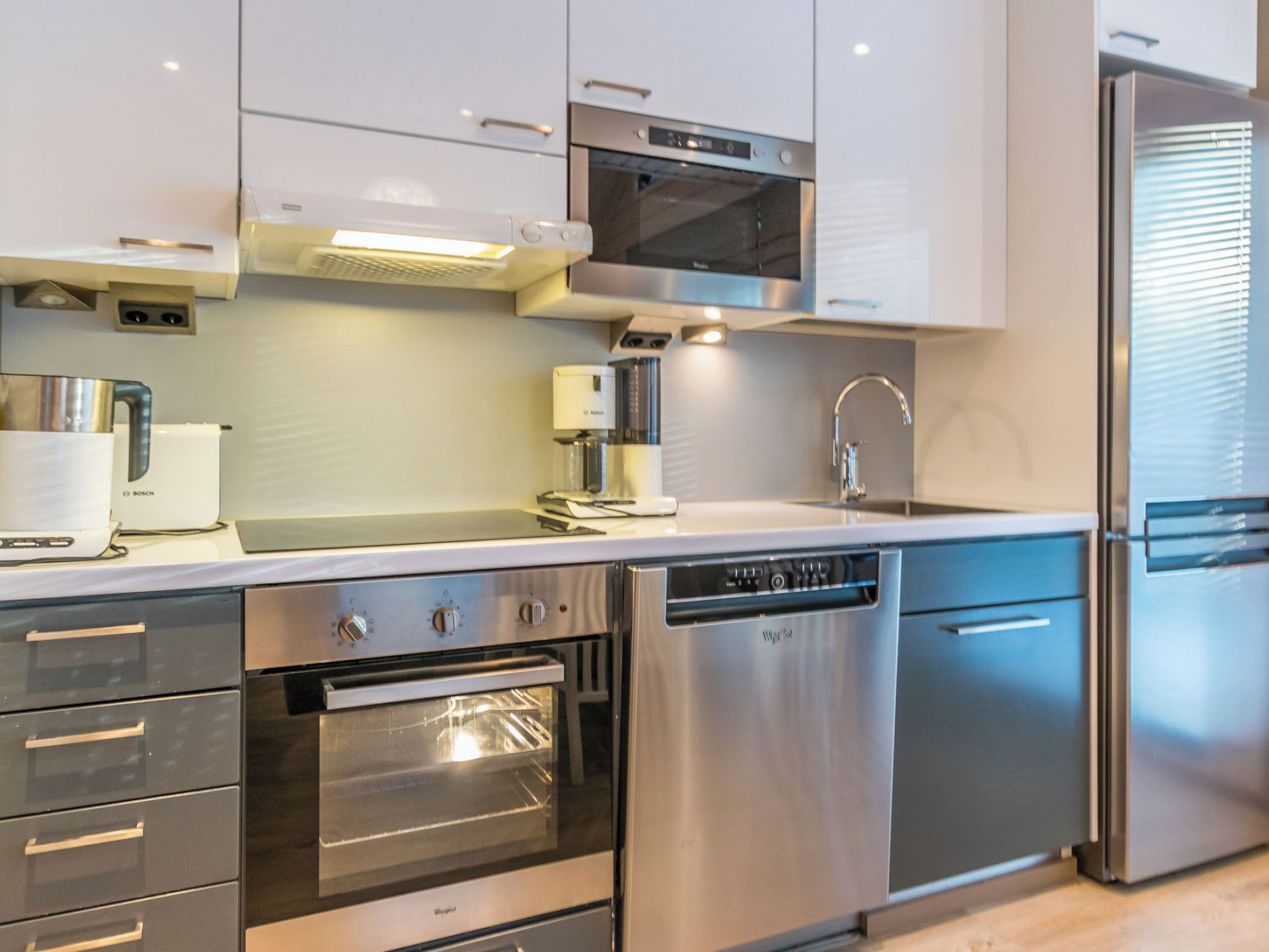 Fridge, microwave, dishwasher, cookware/dishes/utensils