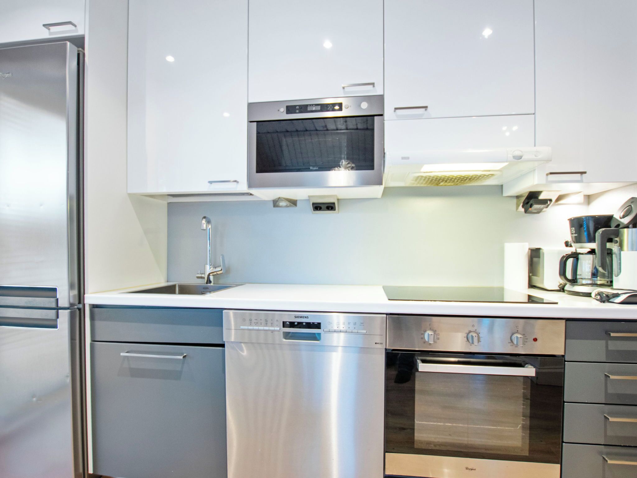 Fridge, microwave, dishwasher, cookware/dishes/utensils