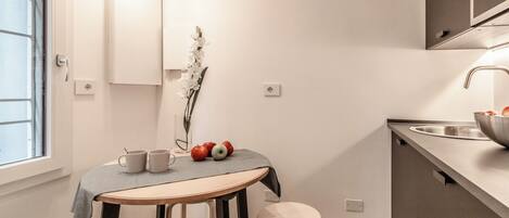 Apartment | Dining