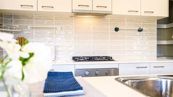 Fridge, microwave, oven, stovetop