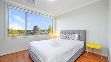 4 bedrooms, iron/ironing board, WiFi, bed sheets