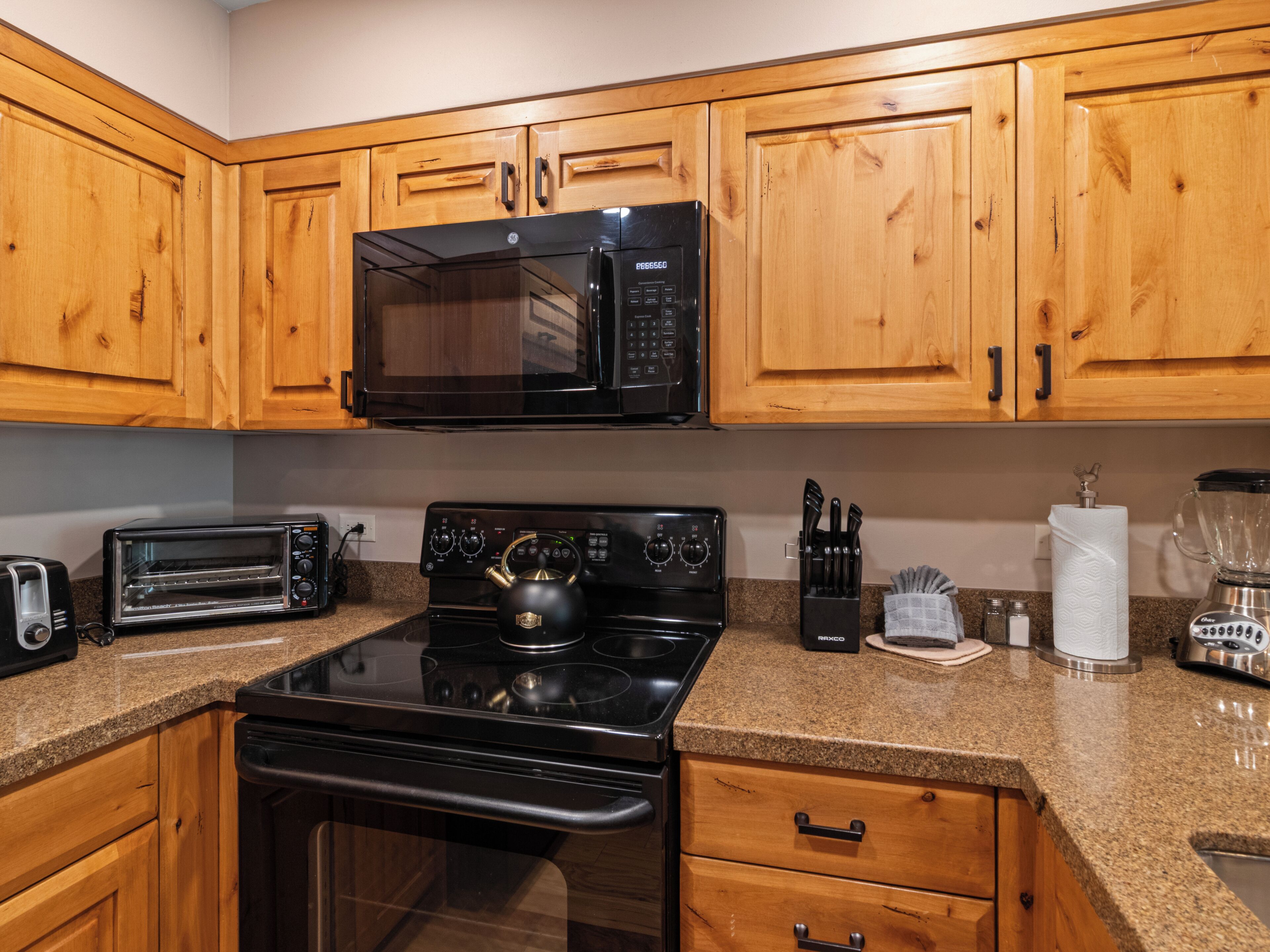 Coffee/tea maker, fridge, microwave, oven