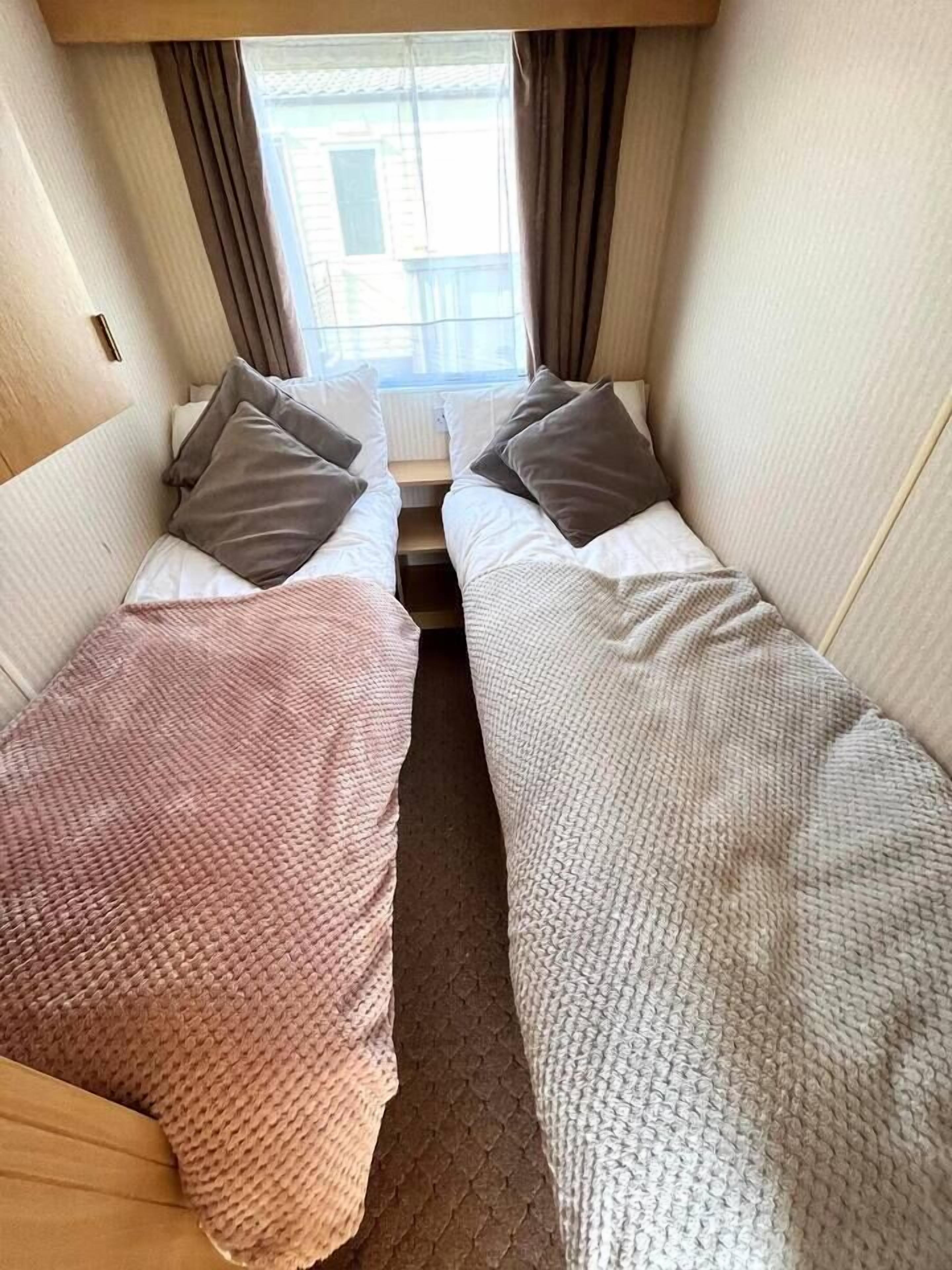4 bedrooms, bed sheets