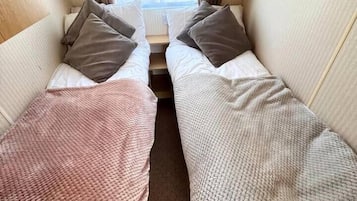 4 bedrooms, bed sheets