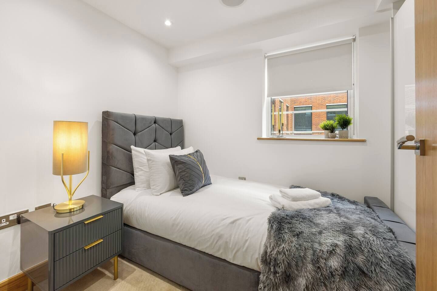 3 bedrooms, desk, iron/ironing board, travel crib
