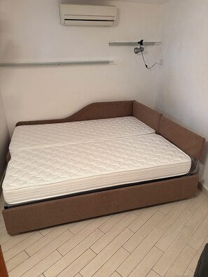 1 bedroom - Studio Apartment (17 square meters, room with a double sofa bed, kitchenette, bathroom) (Porto Ercole)