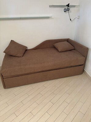 Interior - Studio Apartment (17 square meters, room with a double sofa bed, kitchenette, bathroom) (Porto Ercole)