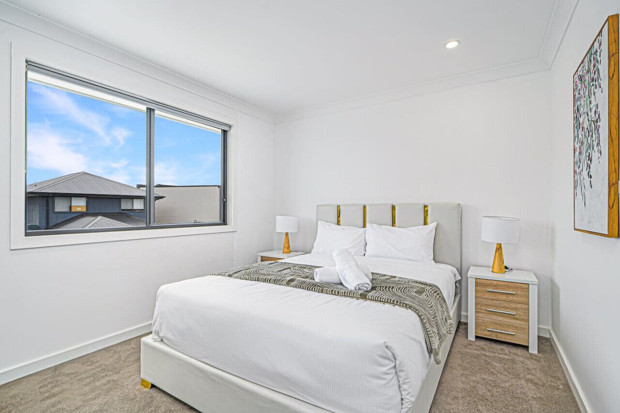 Desk, iron/ironing board, WiFi, bed sheets