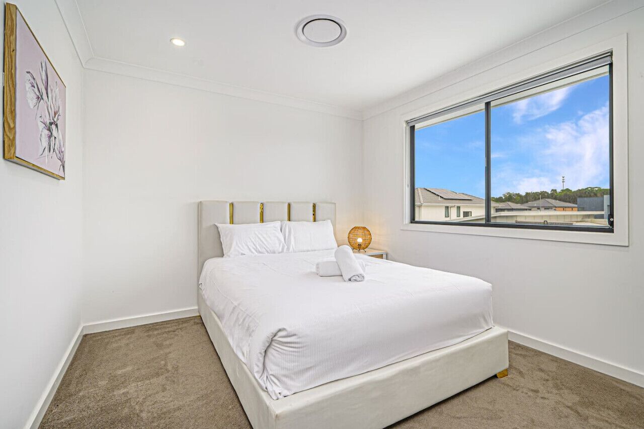 Desk, iron/ironing board, WiFi, bed sheets