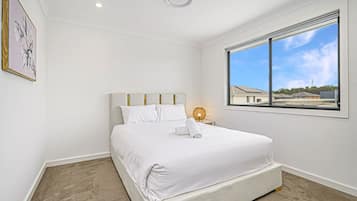 Desk, iron/ironing board, WiFi, bed sheets