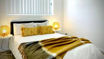 Iron/ironing board, WiFi, bed sheets