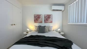 Iron/ironing board, WiFi, bed sheets
