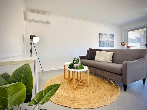 Adorable Modern 4 Br House | WiFi & Parking