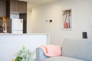 Interior - Liverpool Brand new 2 Bedroom APT View & Parking (Liverpool)