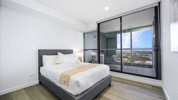 2 bedrooms, desk, iron/ironing board, WiFi