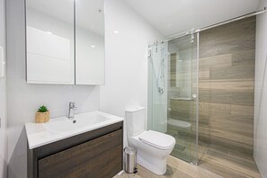 Hair dryer, towels - Liverpool Brand new 2 Bedroom APT View & Parking (Liverpool)