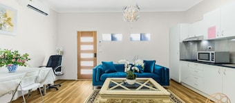 Carlingford sweet studio with WiFi& Parking