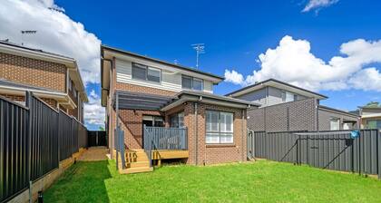 Rousehill Sweet Spacious 4BR Quiet House