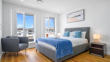 5 habitaciones, escritorio, tabla de planchar con plancha y wifi