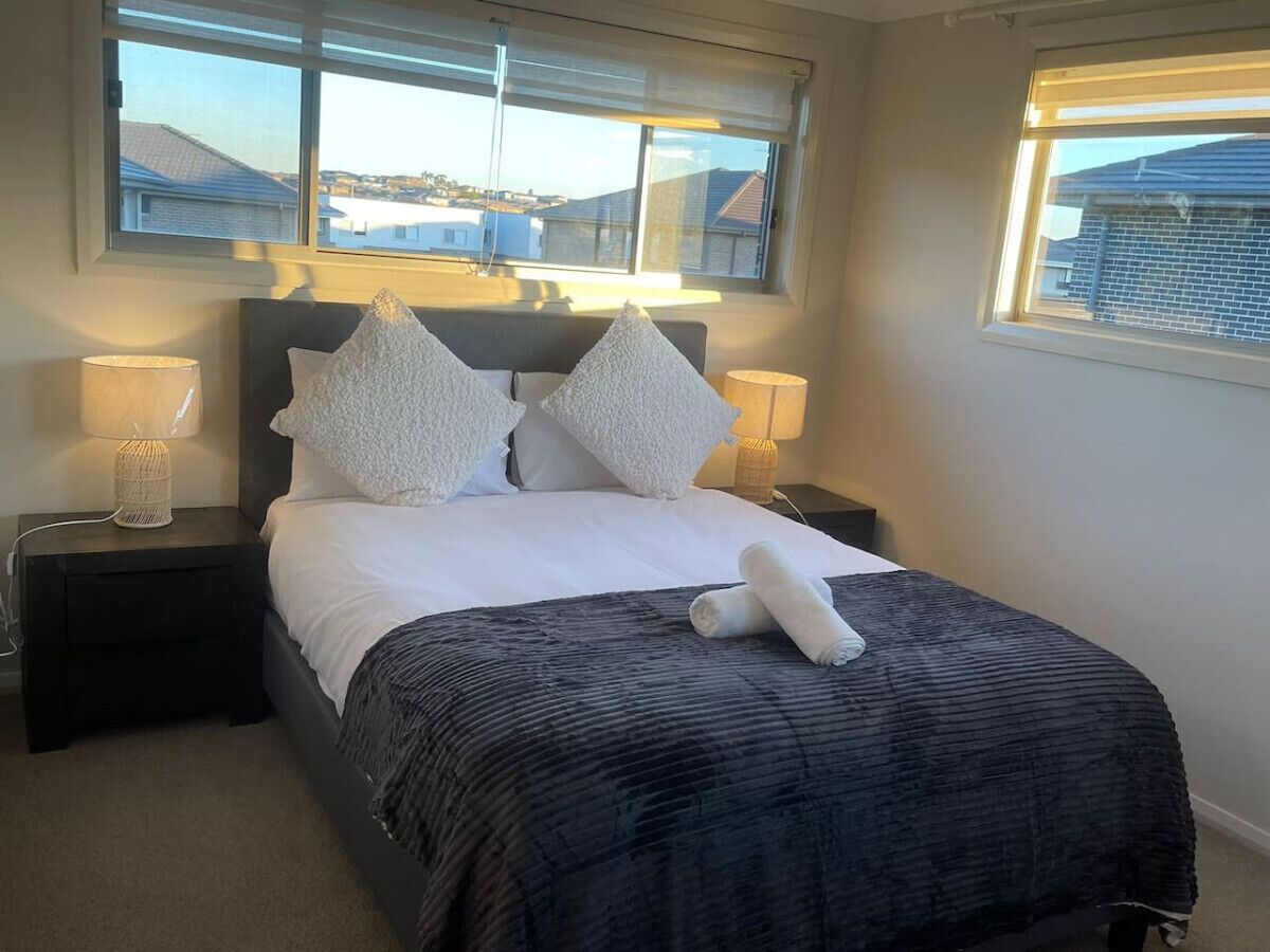5 bedrooms, iron/ironing board, WiFi, bed sheets