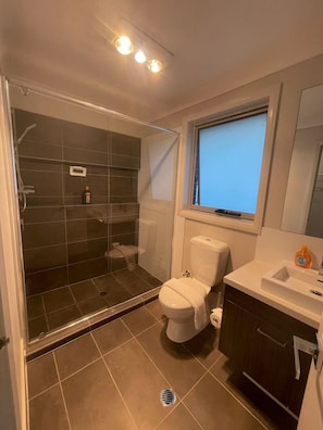 Bathroom - Tallawong 6Br near Schofield/Rousehill (Tallawong)