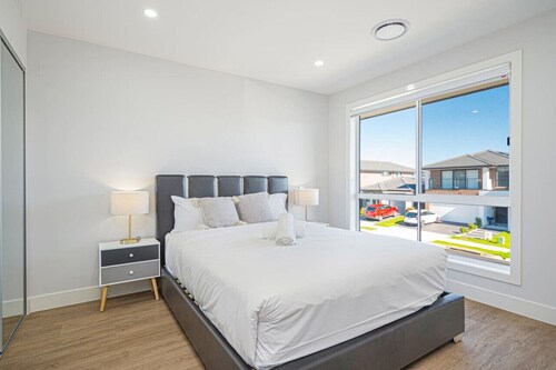 Marsden Park 2 level brand new house  near Parks