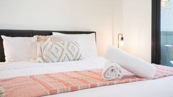 Iron/ironing board, WiFi, bed sheets
