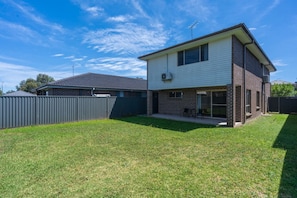 Exterior - Spacious 4-Bedroom Home | Near University & Shops (Werrington)
