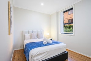 2 bedrooms, iron/ironing board, WiFi, bed sheets - Parramatta New 2Bedroom apt close to Train/Shoping (Parramatta)