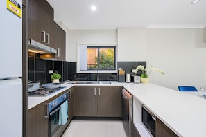 Fridge, microwave, oven, stovetop - Parramatta New 2Bedroom apt close to Train/Shoping (Parramatta)