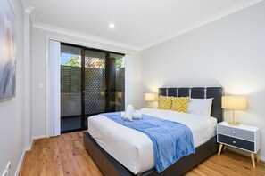 2 bedrooms, iron/ironing board, WiFi, bed sheets - Parramatta New 2Bedroom apt close to Train/Shoping (Parramatta)
