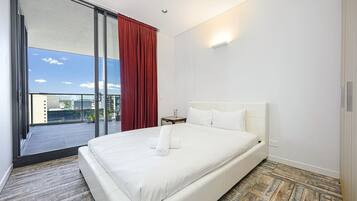 Iron/ironing board, WiFi, bed sheets