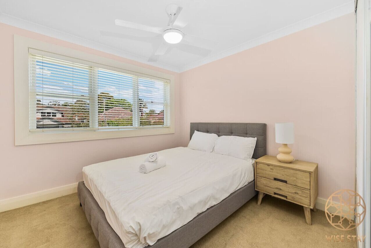 6 bedrooms, desk, iron/ironing board, WiFi