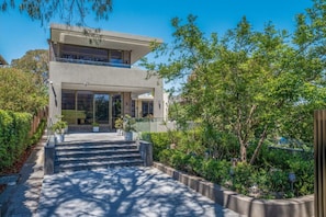 Exterior - Putney · Brand New Luxury House | Pool & Waterview (PUTNEY)