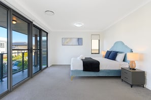 4 bedrooms, desk, iron/ironing board, WiFi