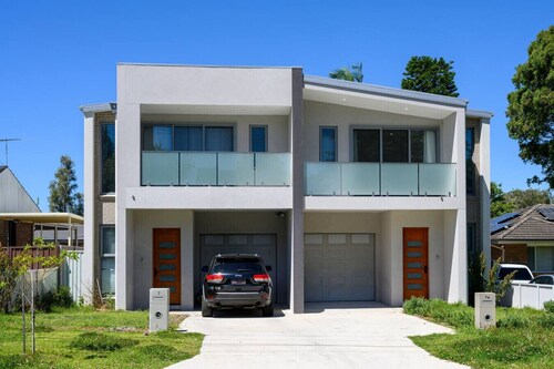 Large Family-Friendly House｜Central Riverwood Stay