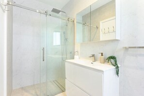Hair dryer - Large Family-Friendly House｜Central Riverwood Stay (Riverwood)