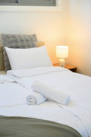 Iron/ironing board, WiFi, bed sheets