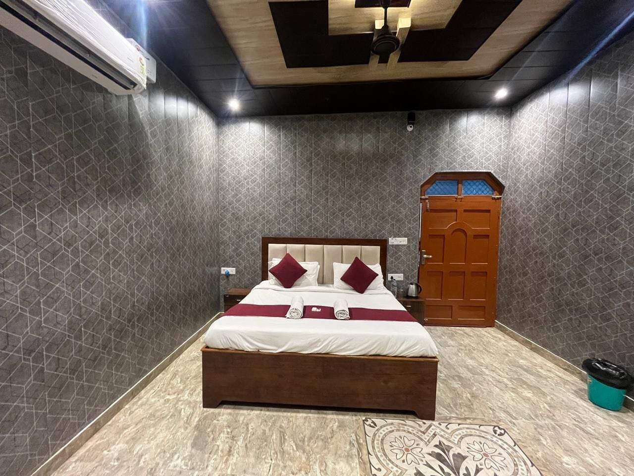 Quarto solteiro básico | Roupas de cama premium, Wi-Fi de cortesia