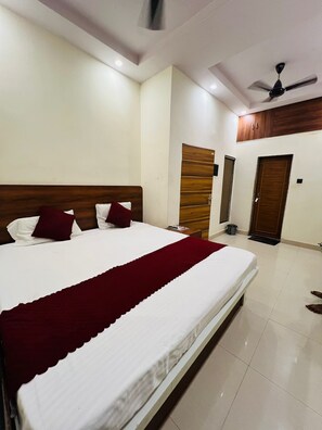 2 quartos, ferros/tábuas de passar roupa, Wi-Fi, roupa de cama