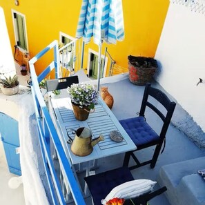Outdoor dining - TWIN OVEN APARTMENT (messaria)