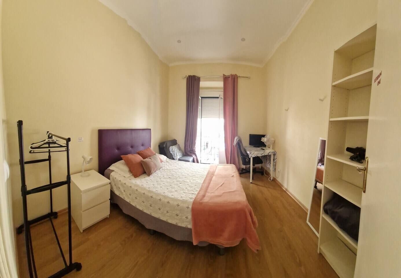 Habitació estàndard, vistes a la ciutat | Escriptori i wifi gratuïta 