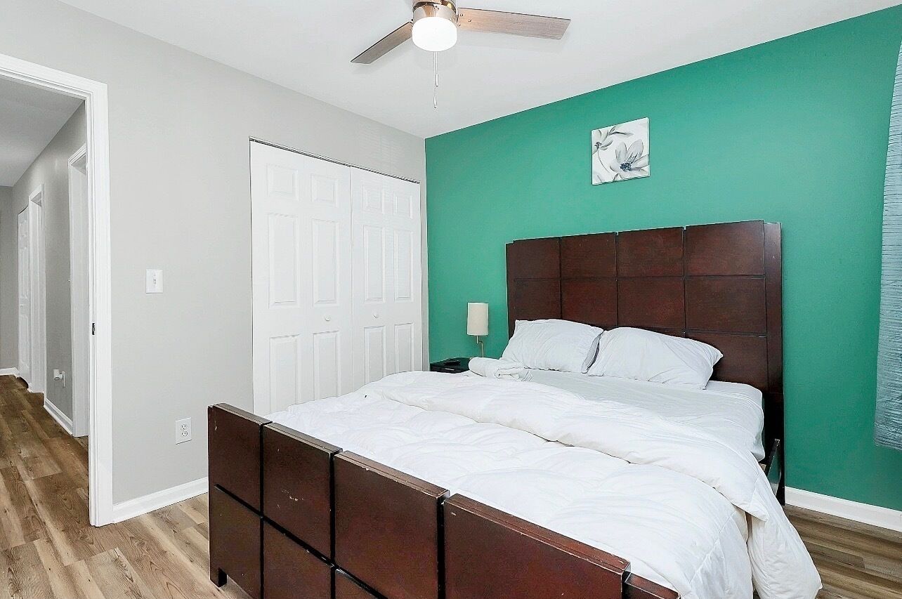 3 bedrooms, iron/ironing board, WiFi, bed sheets
