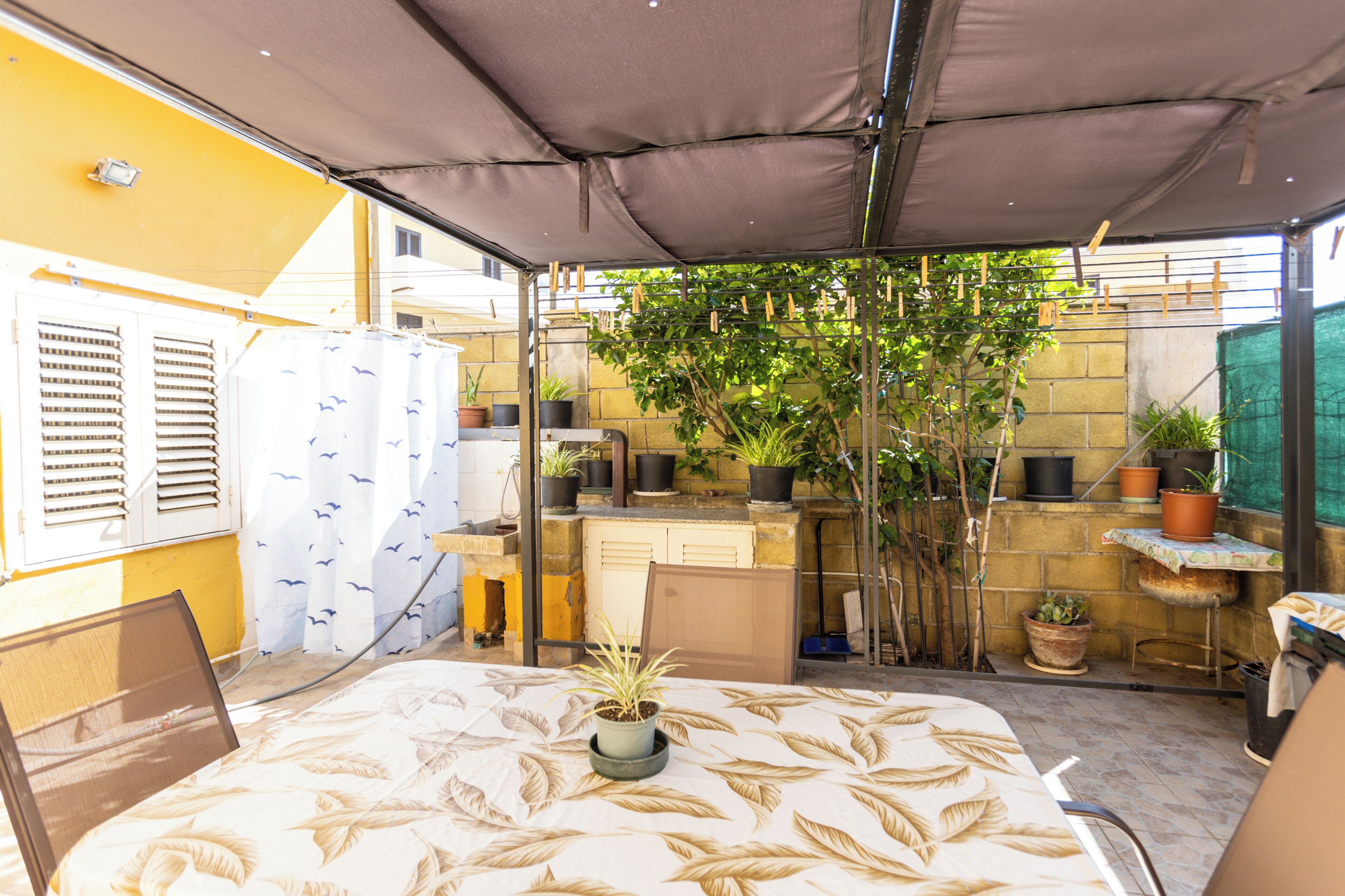 Apartamento, patio | Restaurante al aire libre