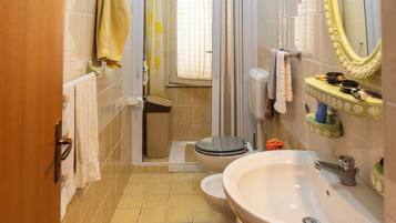 Apartamento, 2 habitaciones | Baño
