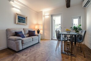 Unclassified image, 2 of 20, button - CS Spanish Steps Boutique A Apartment (Rome)